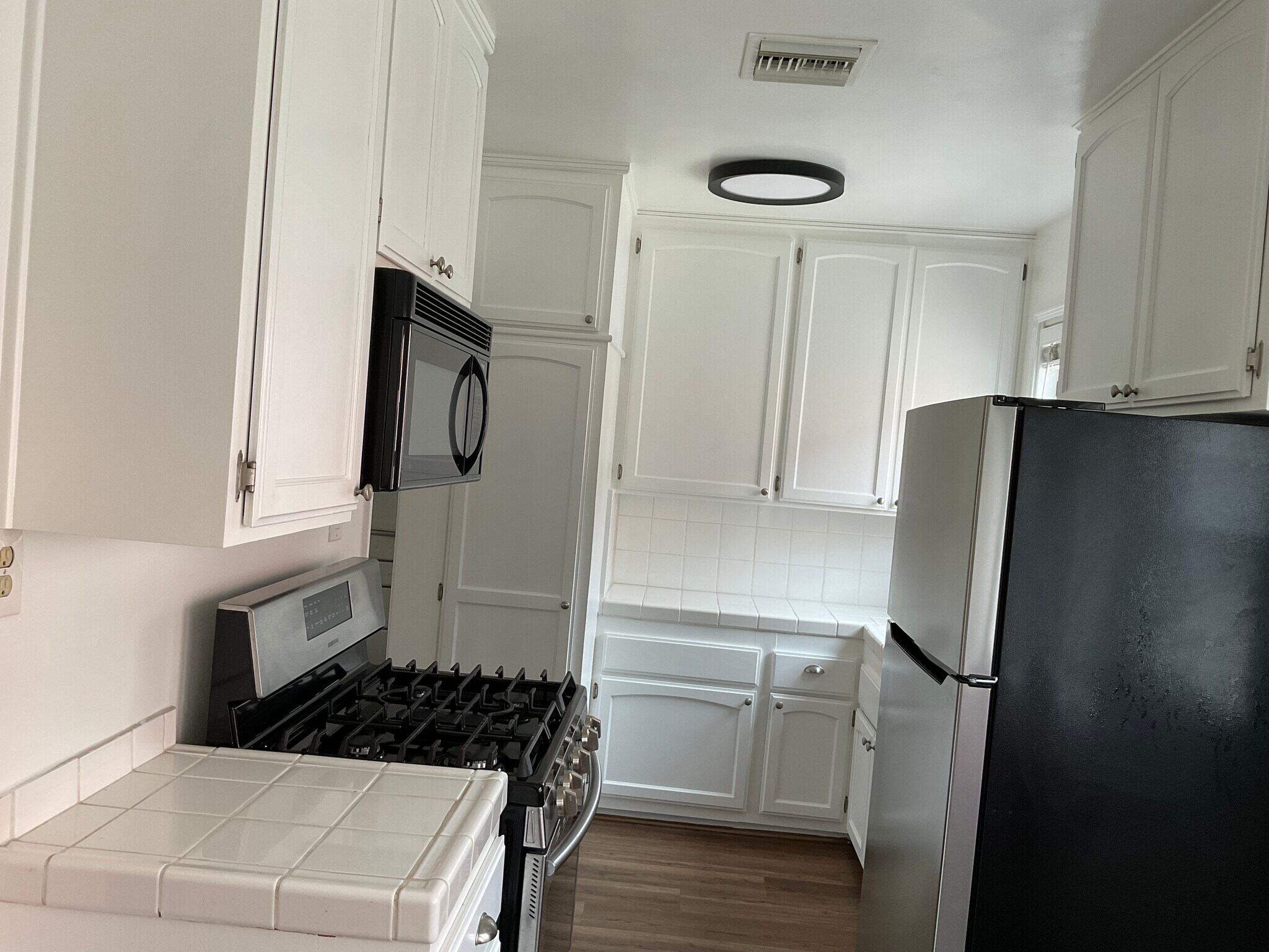 Building Photo - 702 S Pacific Coast Hwy