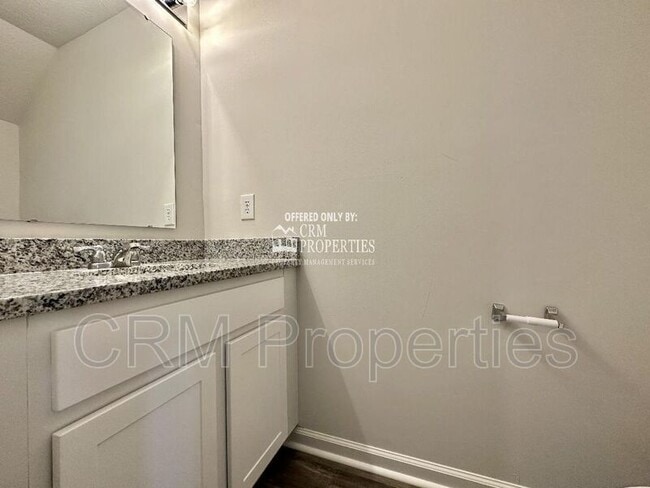 Building Photo - 974 Woodland Spgs Dr