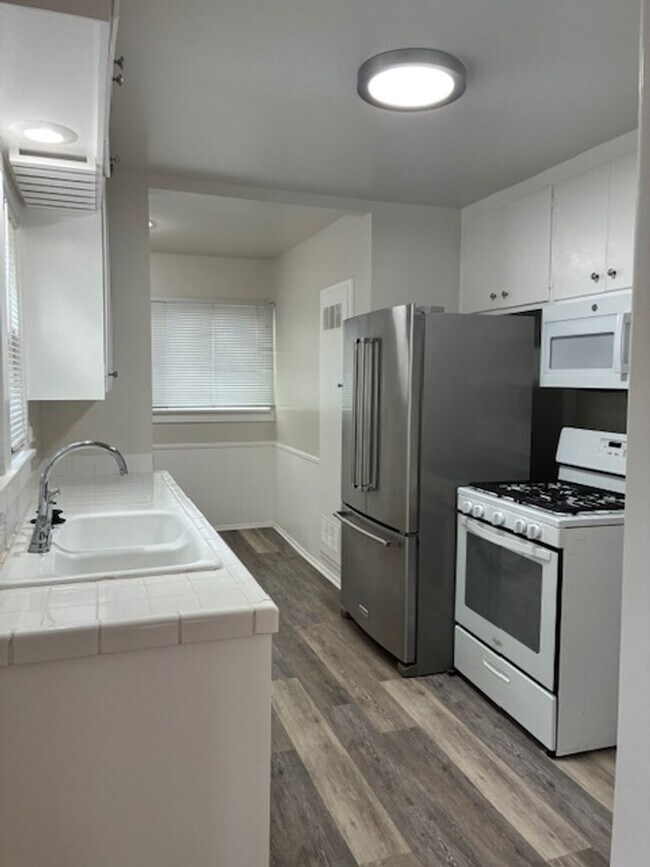 Building Photo - 271BE