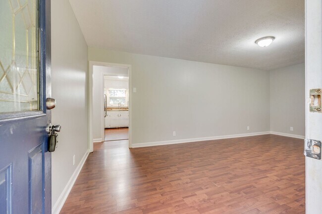 Building Photo - Spacious 3-Bedroom Home with Finished Basement and Scenic Views in Colonial Heights