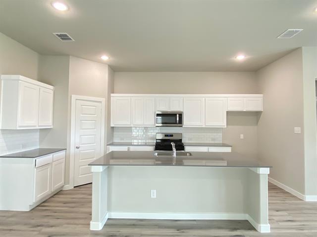 Building Photo - 140 Mandarin St