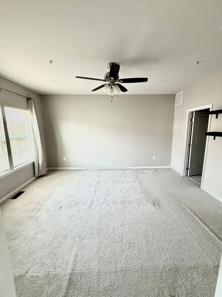 Master bedroom - 5907 Duvel St