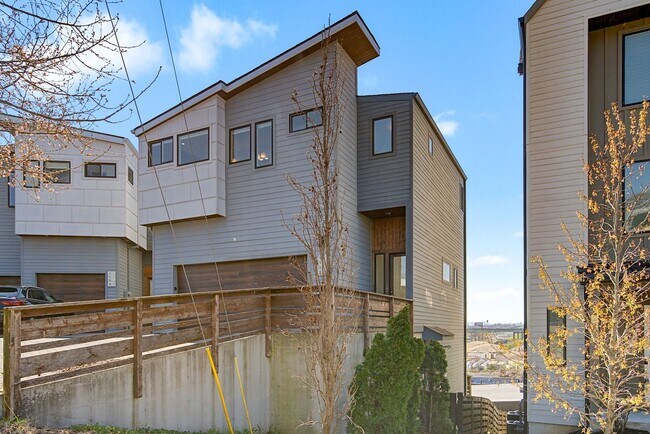 Building Photo - 118B Fern Ave