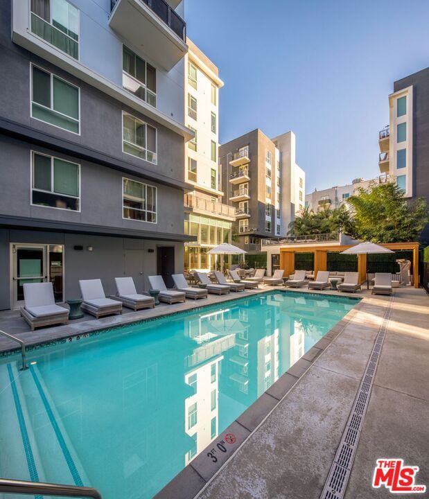 Building Photo - 1120 W 6th St