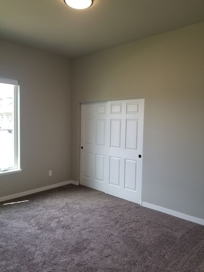 Building Photo - West Valley 3 bedroom 3 Car Garage Custom ...