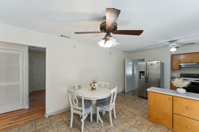 Building Photo - AVAILABLE NOW! (Pet Friendly)