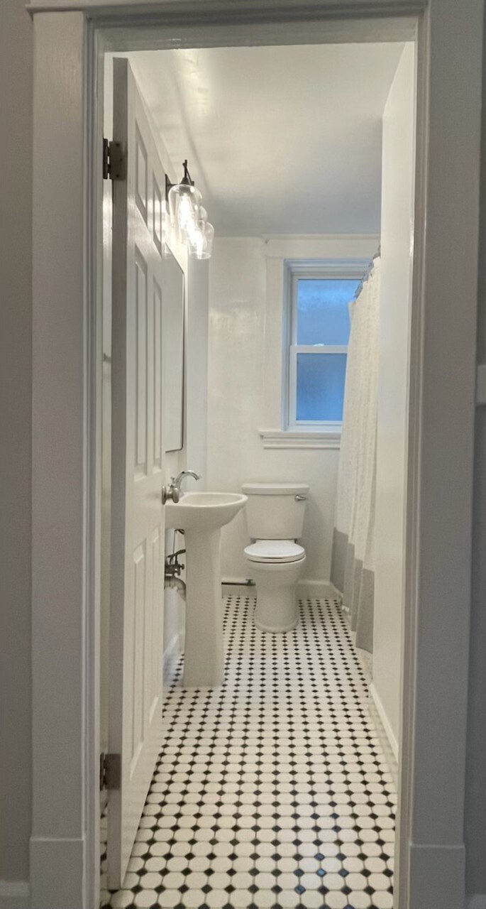 Building Photo - 909 Saint Rita Ave