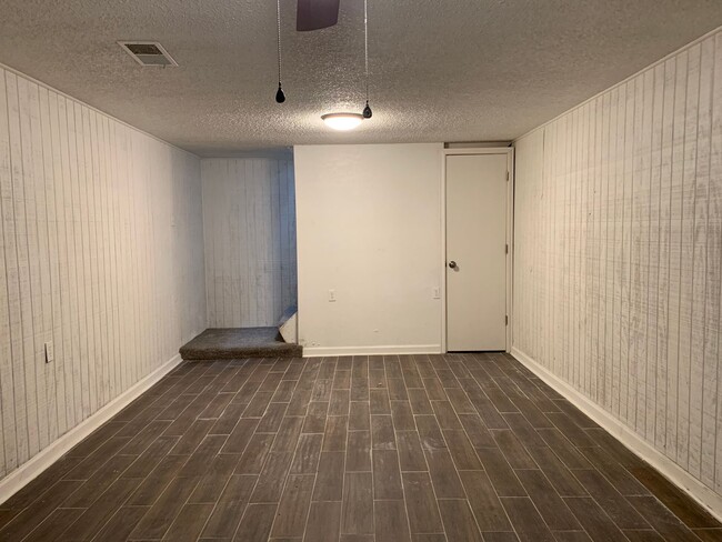 Building Photo - 710 12th St