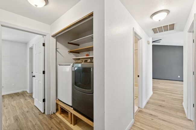 Building Photo - 5591 N Marlboro Ave