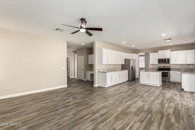 Building Photo - 3550 W Magellan Dr