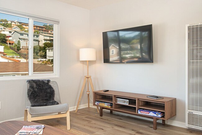 Building Photo - Beautiful 2 beds 1 bath apartment in Point Loma