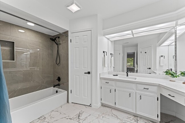 Building Photo - 15807 Crystal Brook Dr