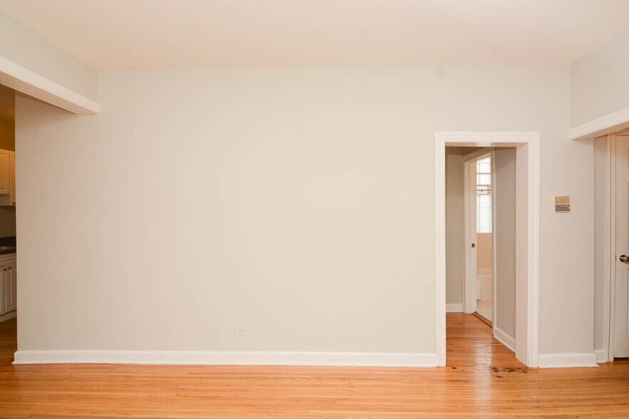 Building Photo - 714 W Barry Ave