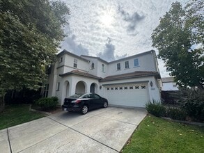 Building Photo - 5 Bed / 3.5 Bath | Elk Grove Single Family...