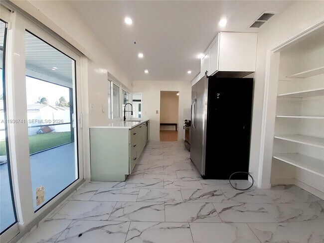 Building Photo - 2109 N Park Rd