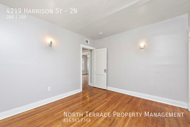 Building Photo - Spacious 2 Bedroom Apartment in Hyde Park