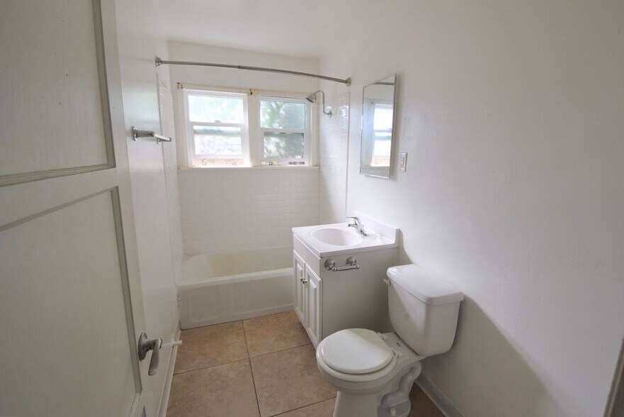 Building Photo - 14229 Victory Blvd