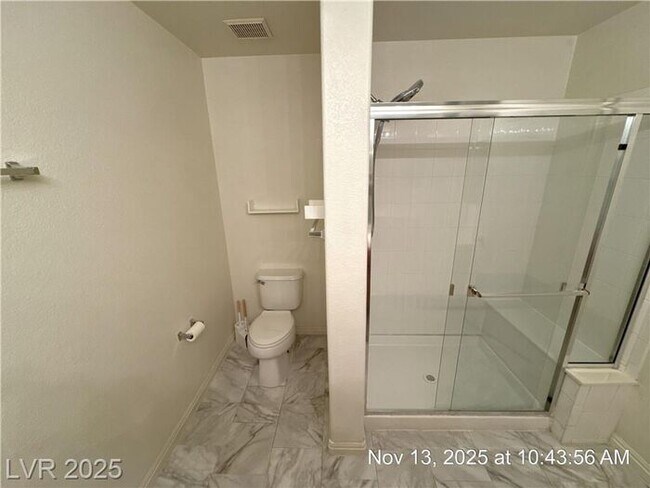 Building Photo - GORGEOUS 2nd FLOOR UNIT IN DESIRABLE GATED...