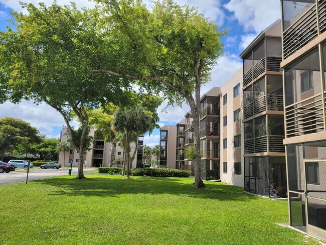 Building Photo - 3737 N Pine Island Rd