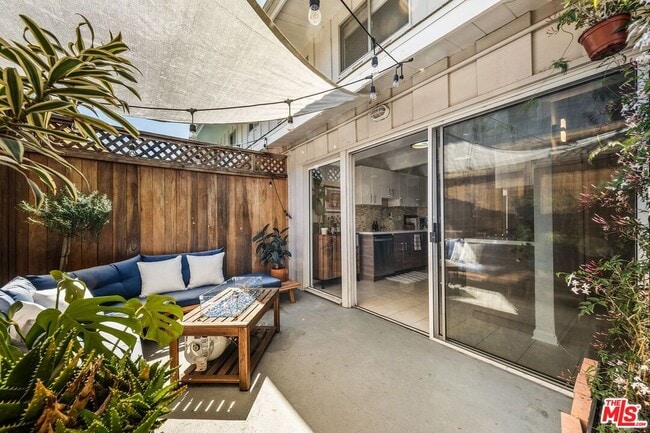 Building Photo - 4040 Grand View Blvd