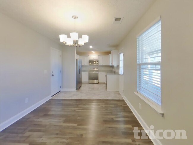 Building Photo - 716 Cedar Ln