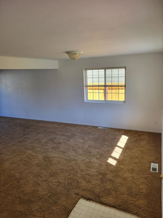 Building Photo - 3305 Laredo Dr