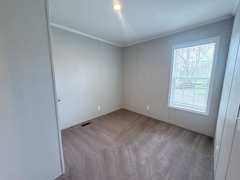 Building Photo - 10610 State Rte 762