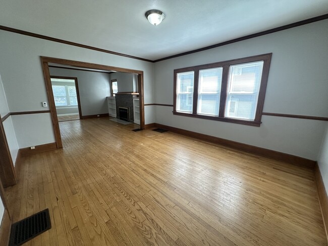 Building Photo - 2108 Oxford St