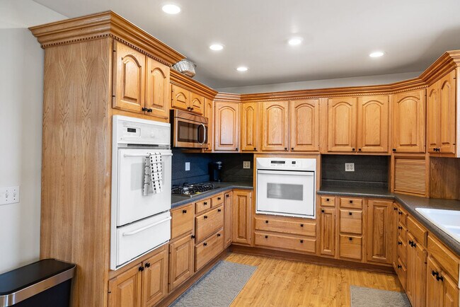Building Photo - 601 Rumely St