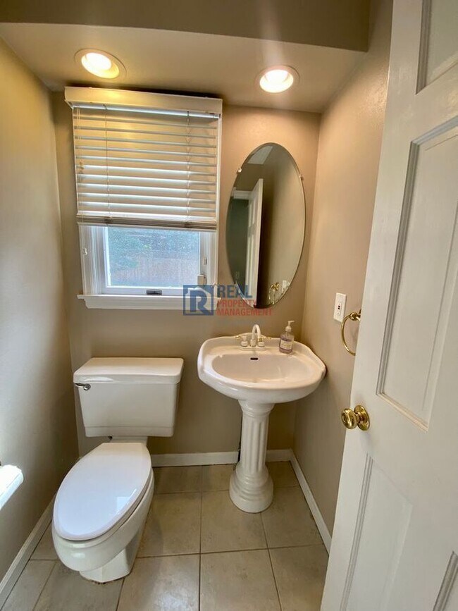 Building Photo - 5932 S Dayton Ct