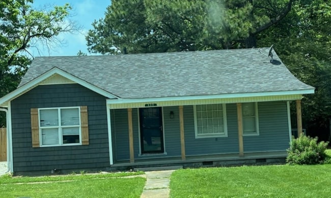 Building Photo - 809 Hester St