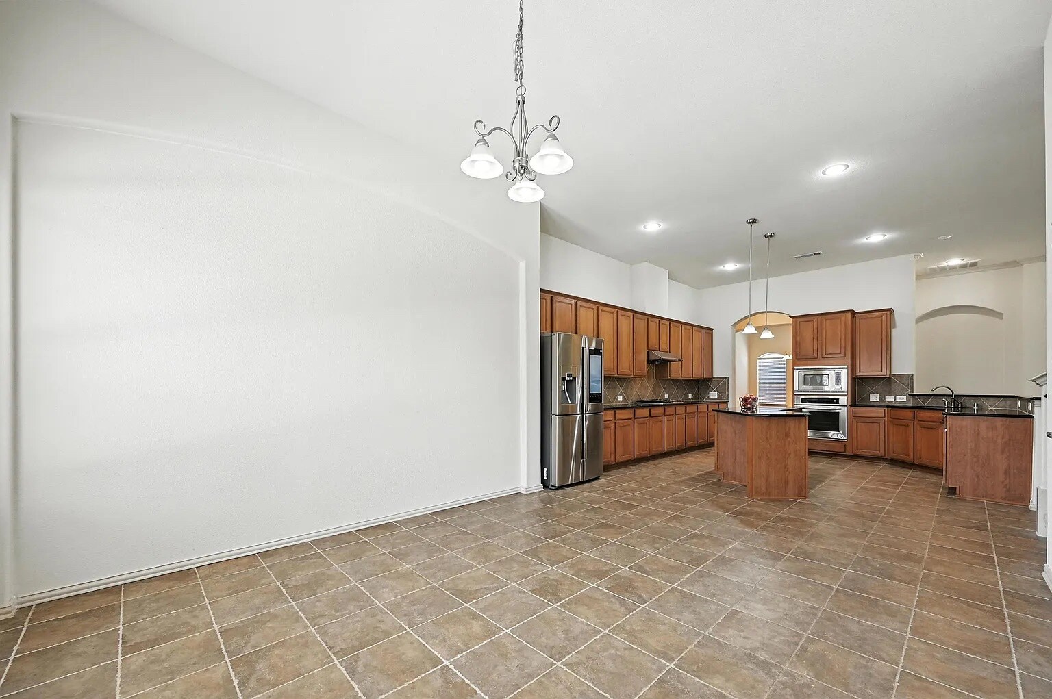 Building Photo - Room in House on Smoke Tree Dr