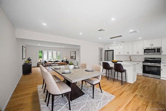 Building Photo - 26 Ravine Rd