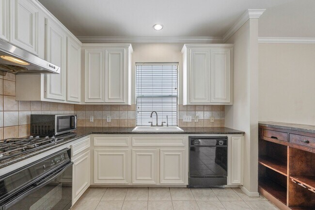 Building Photo - 1315 Anita St