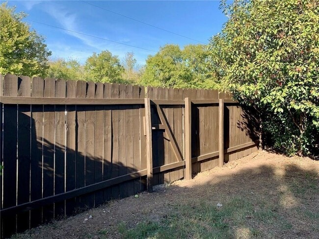 Building Photo - 10720 Sorghum Hill Cove