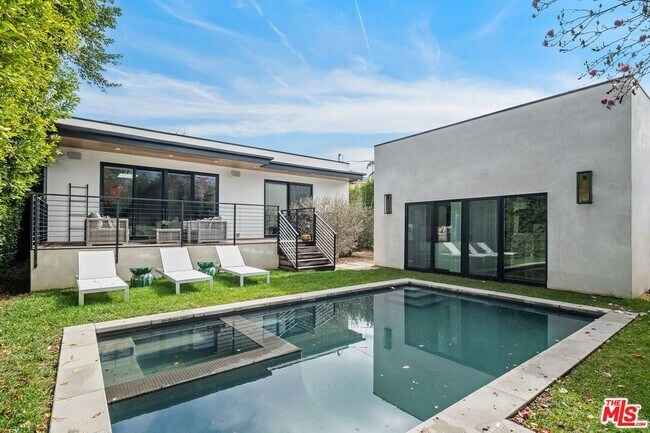 Building Photo - 123 S Kilkea Dr