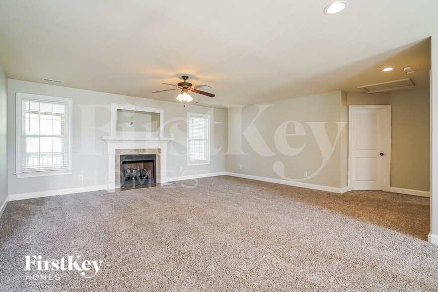 Building Photo - 15 Falling Oak Ct