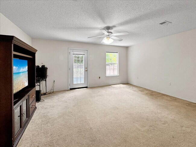 Building Photo - Charming Fort Walton Beach Townhome - Move-In Ready!