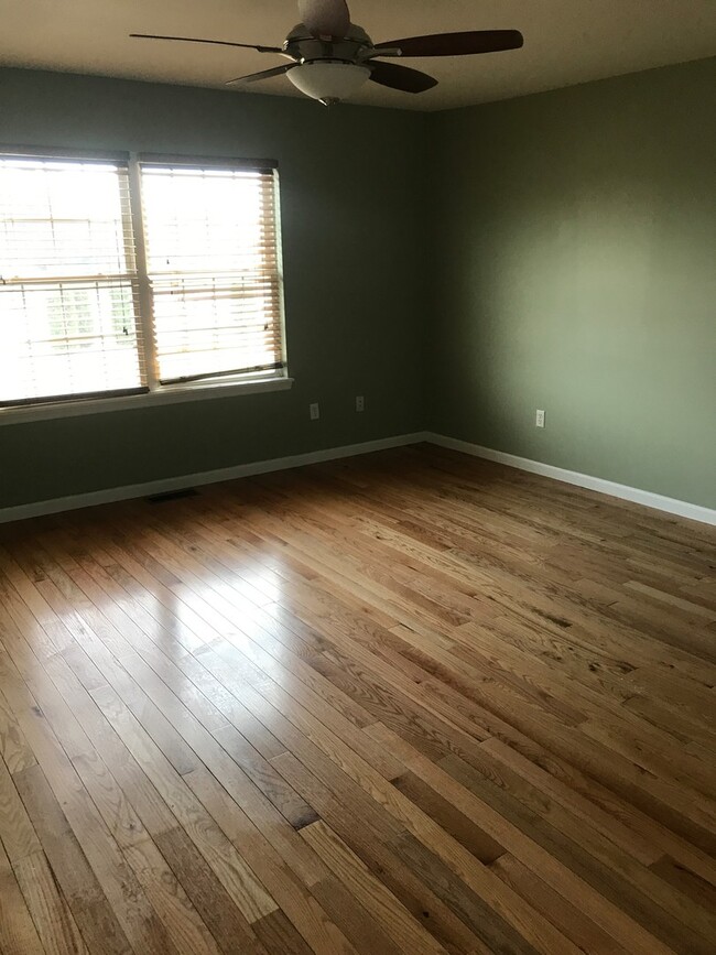 Building Photo - Beautiful State College townhouse available June!