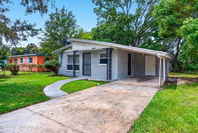 Building Photo - 4030 Leonard Cir E