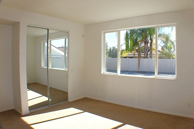 Building Photo - Sweet Senior Rental in Solera