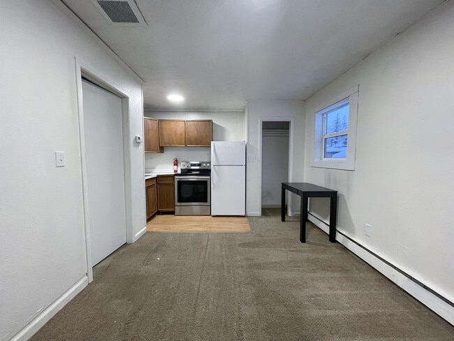 Building Photo - 720 18th Ave