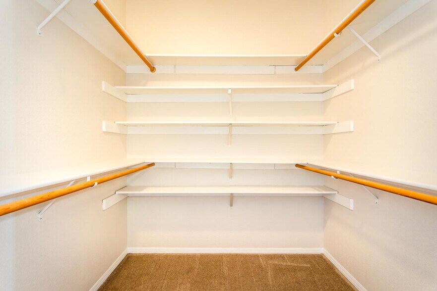 Building Photo - 903 Lawrence Dr