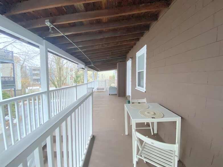 Building Photo - 392 Franklin St