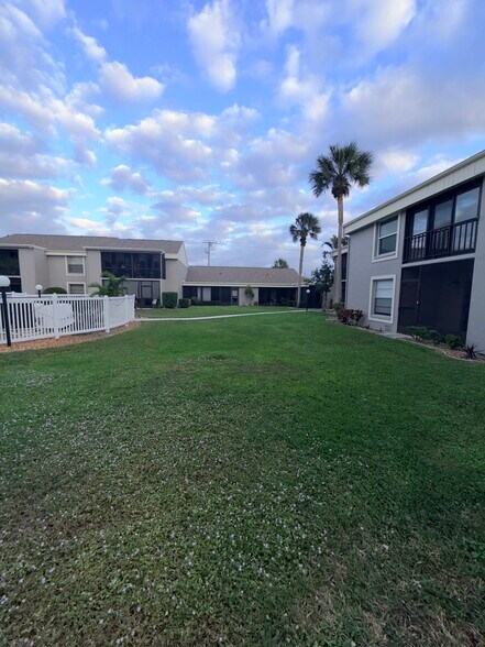 Building Photo - 5920 7th Ave W