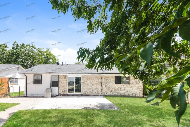 Building Photo - 1705 Allentown Dr