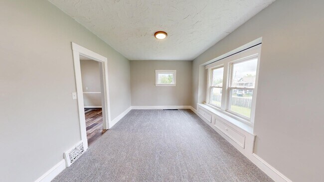 Building Photo - Old Brooklyn Area - 3 Bedroom Single Famil...