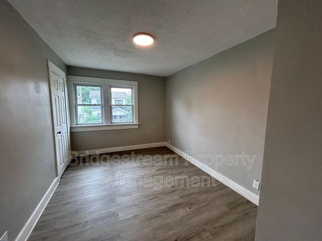 Building Photo - 279 S Findlay St