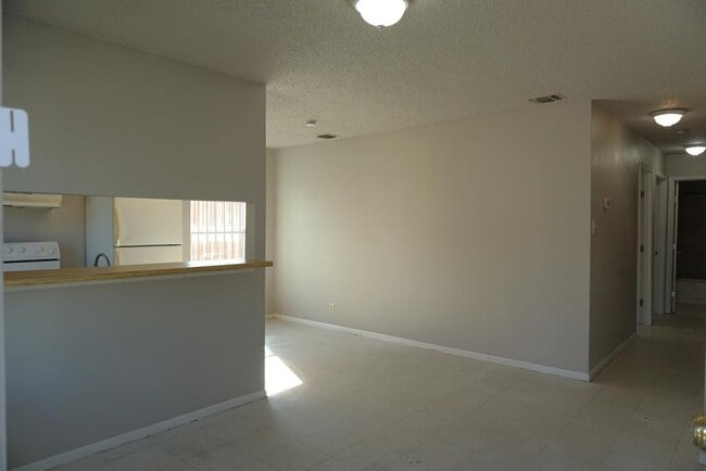 Building Photo - 516 J St