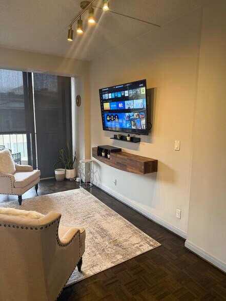 Building Photo - 145 15th St NE